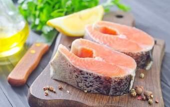 Все знают, что сердце -  важный орган для каждого из нас. Но, согласитесь, не каждый заботится о здоровье своего сердца. Нет, не обязательно принимать какие-либо таблетки, достаточно лишь включить в свой рацион данные продукты:   