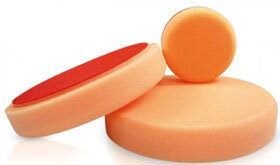 Полировальные круги предназначены для машинной полировки и крепятся к оправке полировальной машины на липучке. Выпускаются круги из двух материалов - поролона и шерсти, натуральной или искусственной.
