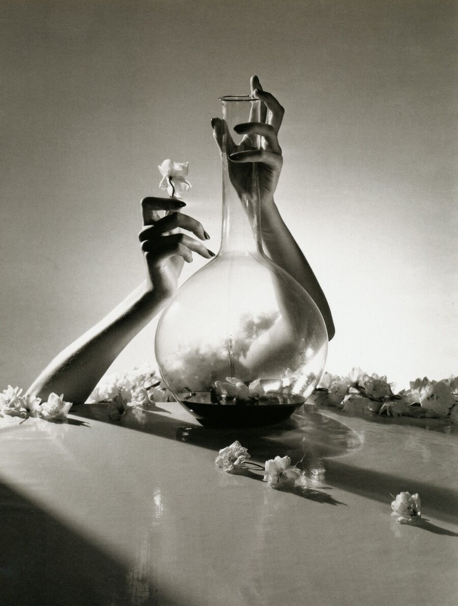 Photo: Horst P. Horst © Conde Nast. 1930`s. Источник - https://www.pinterest.ru/