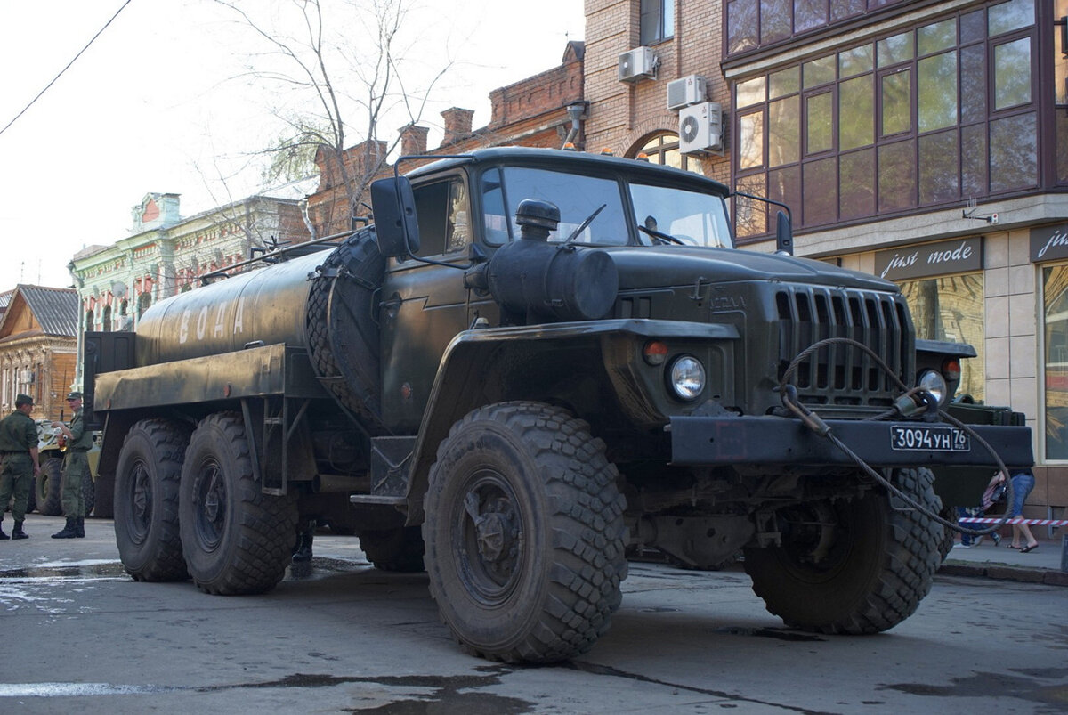 Урал 4320 цистерна топливозаправщик