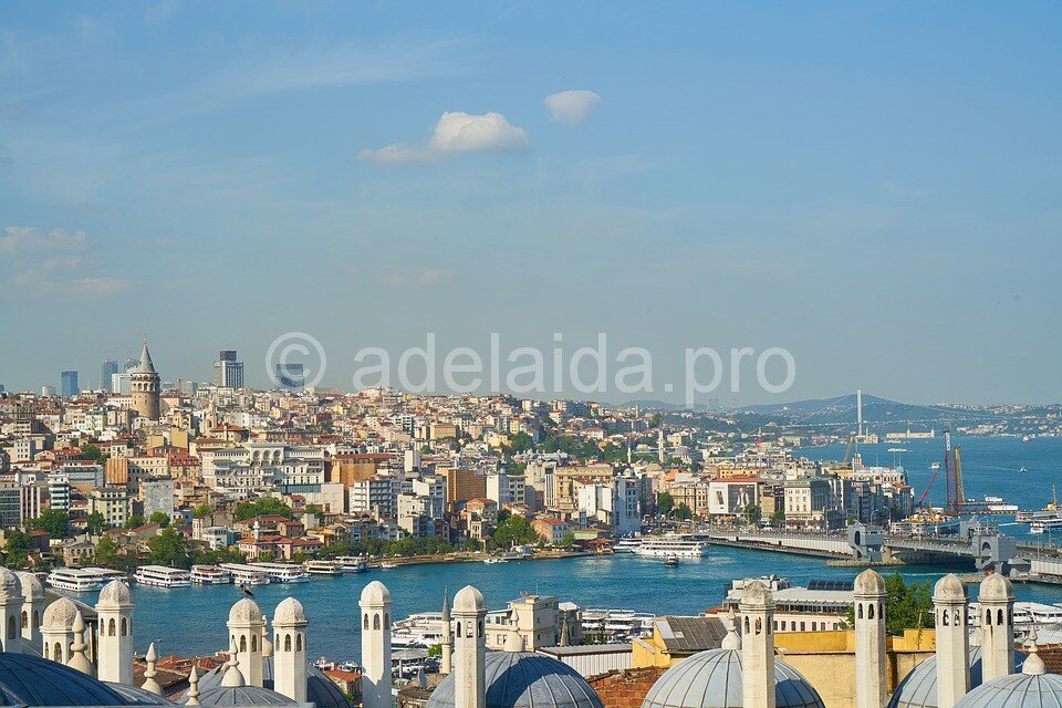 комплекс мечети занимает целый городской квартал