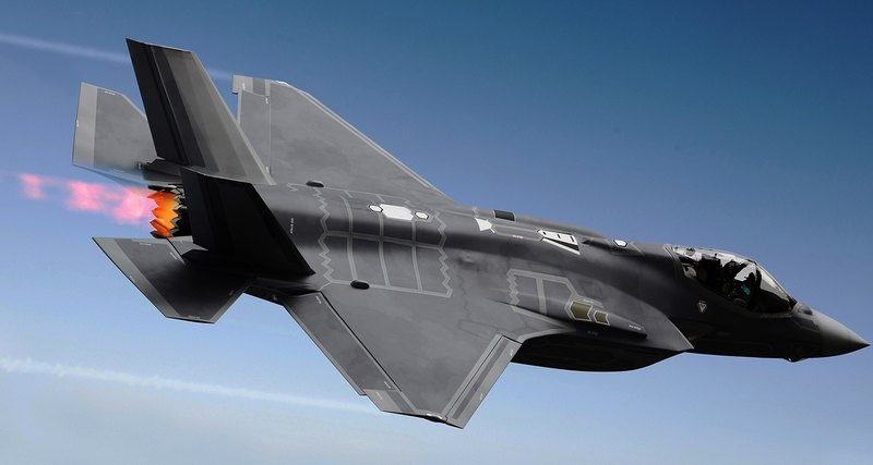 Lockheed Martin F-35 Lightning II — истребитель-бомбардировщик 5-го поколения, использующий стелс-технологию
