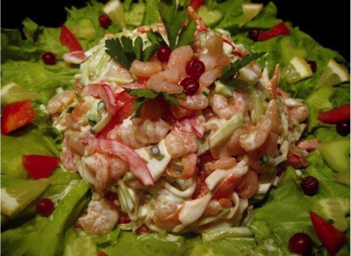 Как приготовить салат с кальмарами и креветками с фото пошагово
