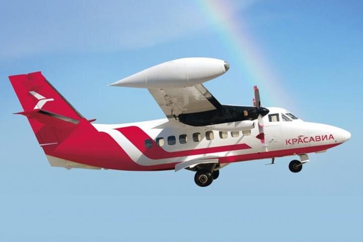  
АО "КрасАвиа" открыло продажу билетов по направлению Красноярск – Абакан (Хакасия)  – Красноярск. По информации krasnoyarskmedia, прямой рейс будет выполняться по понедельникам, средам и пятницам.

Вылет из Красноярска в Абакан в 15:30, обратный рейс из Абакана в Красноярск в 17:15, время в пути 75 минут на высоте 3,5 километра. Вылеты осуществляются из аэропорта Черемшанка. Первый рейс запланирован на 7 декабря, самолет вмещает 19 пассажиров.

    «Цена билета из Красноярска в Абакан или из Абакана в Красноярск составит 2250 рублей без учёта сборов», - сообщили в пресс-службе.

На сайте «КрасАвиа» с учетом сборов цена билета в одну сторону составляет 2 650 рублей. Бесплатно пассажир может взять с собой ручную кладь массой не более 10 кг.

    «При желании пассажира провести багаж более заявленного норматива, необходимо в кассе сообщить об этом при покупке билета, чтобы заранее уточнить данную возможность в авиакомпании и забронировать перевозку багажа», - сообщили в пресс-службе перевозчика.

Как заявил генеральный директор АО «КрасАвиа» Андрей Егоров, направление «даст новый импульс в развитии деловых контактов» и повысит качество транспортных перевозок между Красноярским краем и Хакасией.

Кстати, на эту новость в довольно оптимистичном ключе откликнулся сегодня и недавно ушедший в отставку с поста министра транспортного и дорожного хозяйства Хакасии Олег Тропин в социальной сети Фейсбук:

    - Ок. Остались Иркутск и Барнаул. Спасибо директору аэропорта Рожнову В.В. и сотрудникам Минтранса. Минтранс Хакасии да и Минфин Хакасии тоже поработал.

Как сообщало 19rus.info,  аэропорт Абакан открыл также продажи билетов на авиарейс по направлению Новосибирск – Абакан – Новосибирск, выполняемый авиакомпанией «СиЛА».

Сибирская Легкая Авиация будет выполнять данный рейс еженедельно по пятницам ( 30 ноября, 7,14,21 и 28 декабря) на воздушных судах   L-410 и Ан-28.

Подробную информацию по приобретению билетов можно получить круглосуточно по бесплатному номеру: 8-800-550-91-47.
