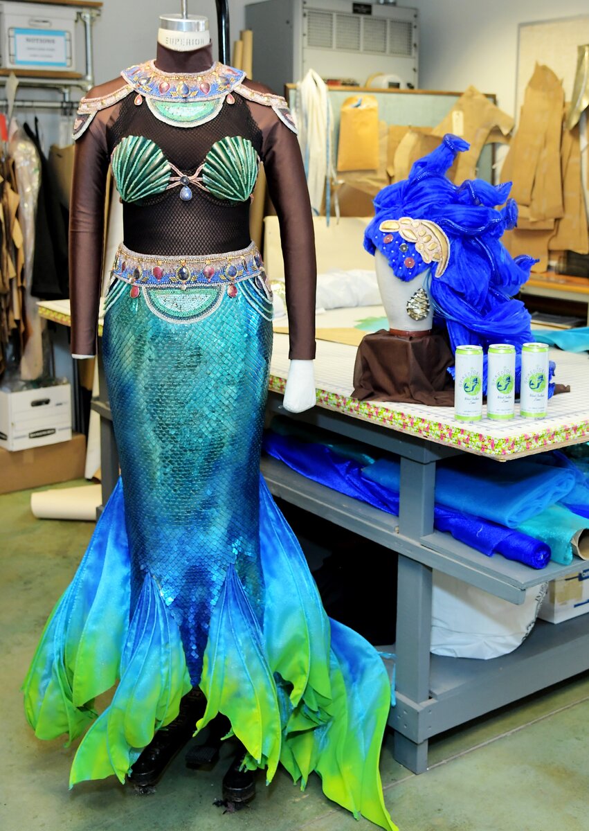 Костюм русалки, выполненный Рут Э. Картер в студии продюсера. Фото: SpikedSeltzer