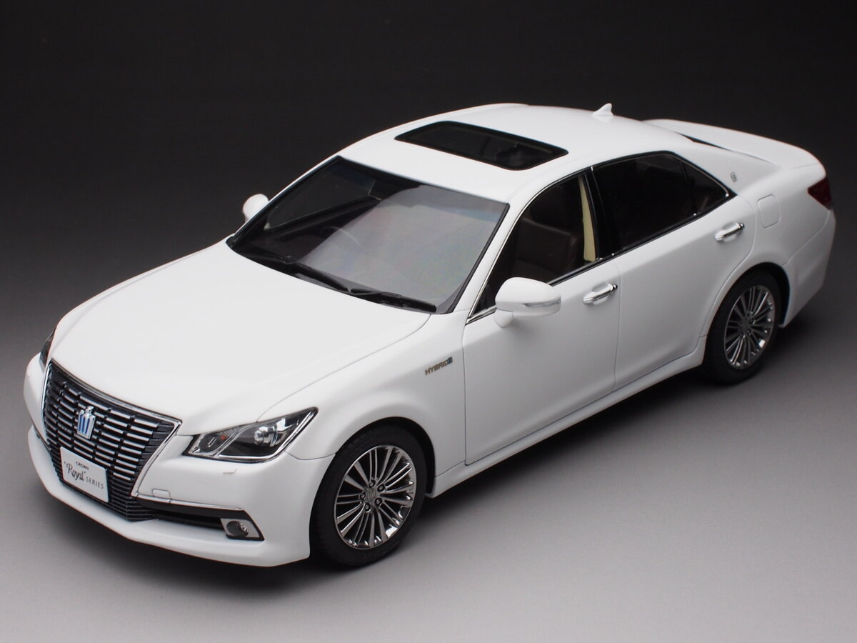 Toyota Crown 210 athlete sense brand