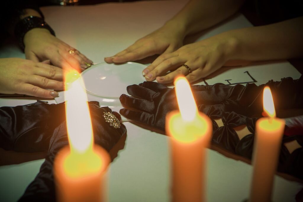 Молитва для снятия порчи свечами