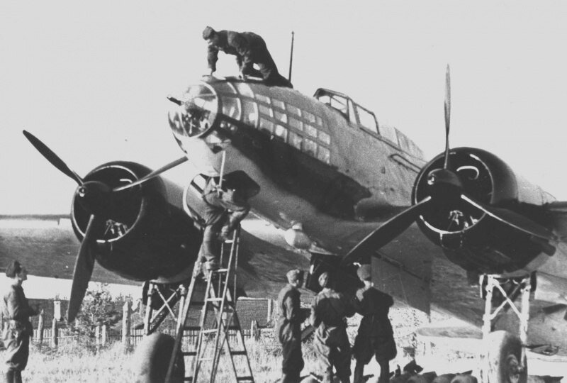 Подготовка к вылету самолета ДБ-3ф
