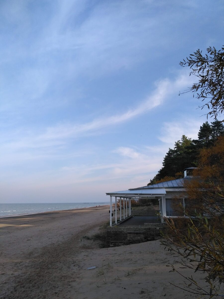 Берег Балтийского моря в Усть-Нарве.
