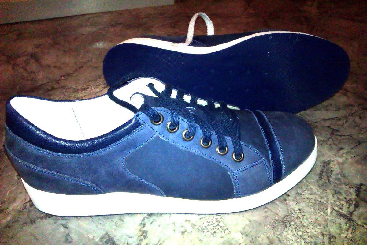 Готовые кроссовки. Подошва листовая с высоким рантом