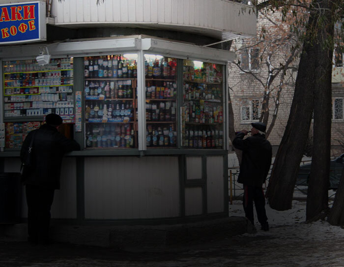 Ларьки 90-х. Фотография из картинок в свободном доступе Яндекса.