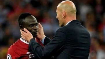 Фото: twitter.comЗинедин Зидан очень хочет видеть в «Реале» Садио Мане, сообщает France Football. Сенегалец мог перебраться на «Сантьяго Бернабеу» и раньше, стороны вели переговоры, но после прошлогоднего ухода Зидана из «Королевского клуба» переход сорвался. 
