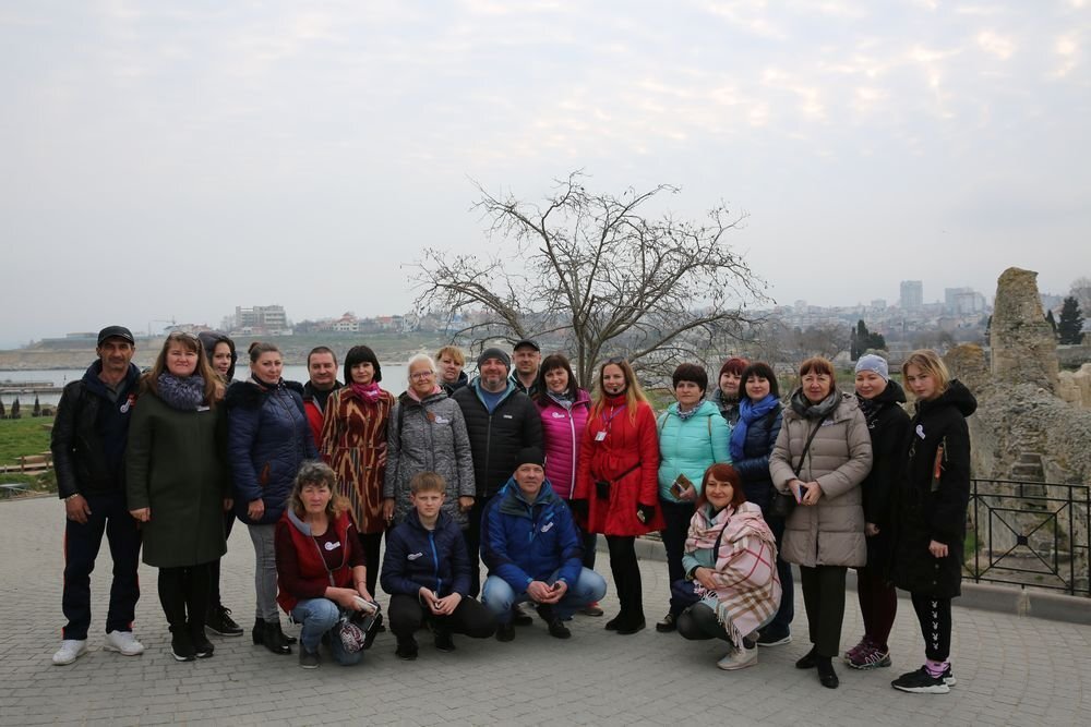 Первая группа тура "Золотое кольцо Боспорского царства" в Херсонесе. Фото: chersonesos-sev.ru.