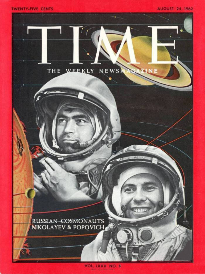 Обложка 1962 года, посвященная первому групповому полету. Космонавты Николаев и Попович, находясь в своих кораблях, впервые в истории освободились от привязных ремней, отделились от кресел и побывали в «свободном плавании» в условиях невесомости.