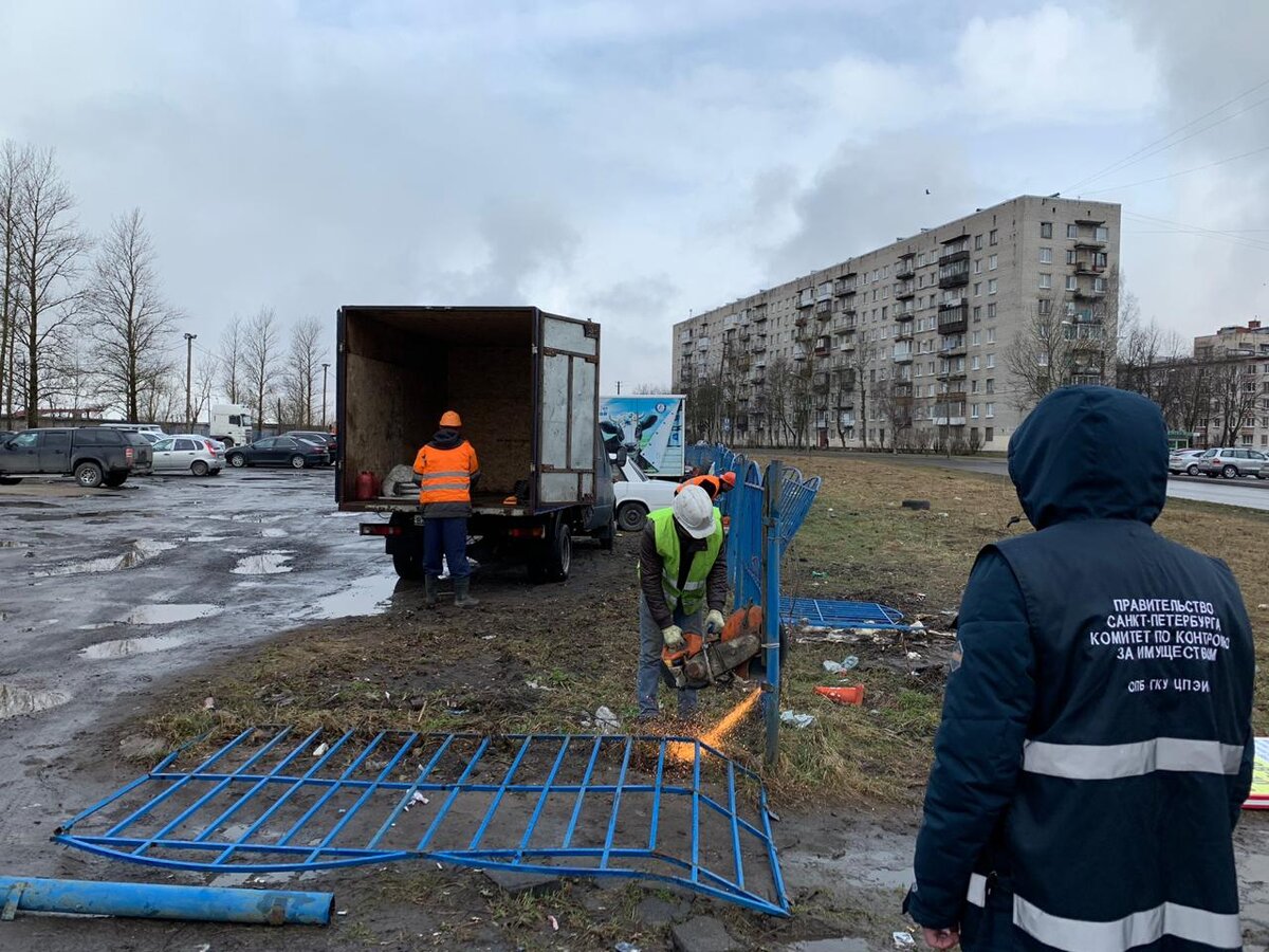 Сотрудники комитета по контролю за имуществом Петербурга ликвидировали незаконные автостоянки на 3 тысячи машиномест.