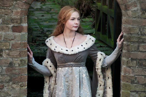 Тоже «Белая королева». В роли Елизаветы Ребекка Фергюсон