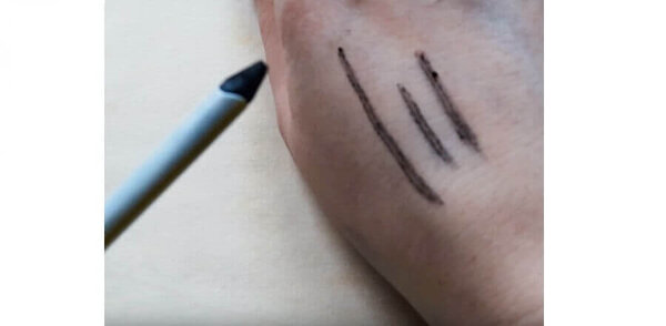 Готовый карандаш, заточенный в точилке