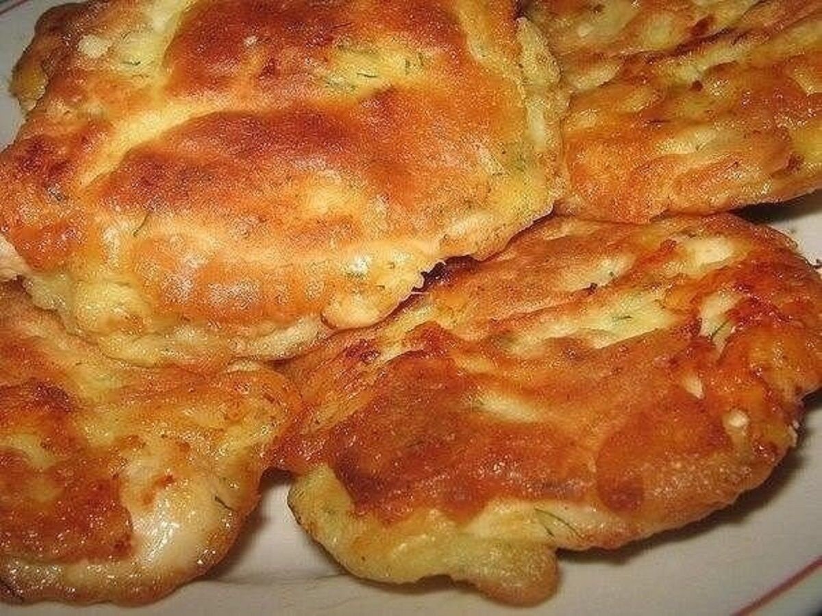 куриные отбивные на сковороде. отбивные из куриного филе на сковороде. отбивные в муке. куриная отбивная в кляре. куриные отбивные на сковороде пошагово.