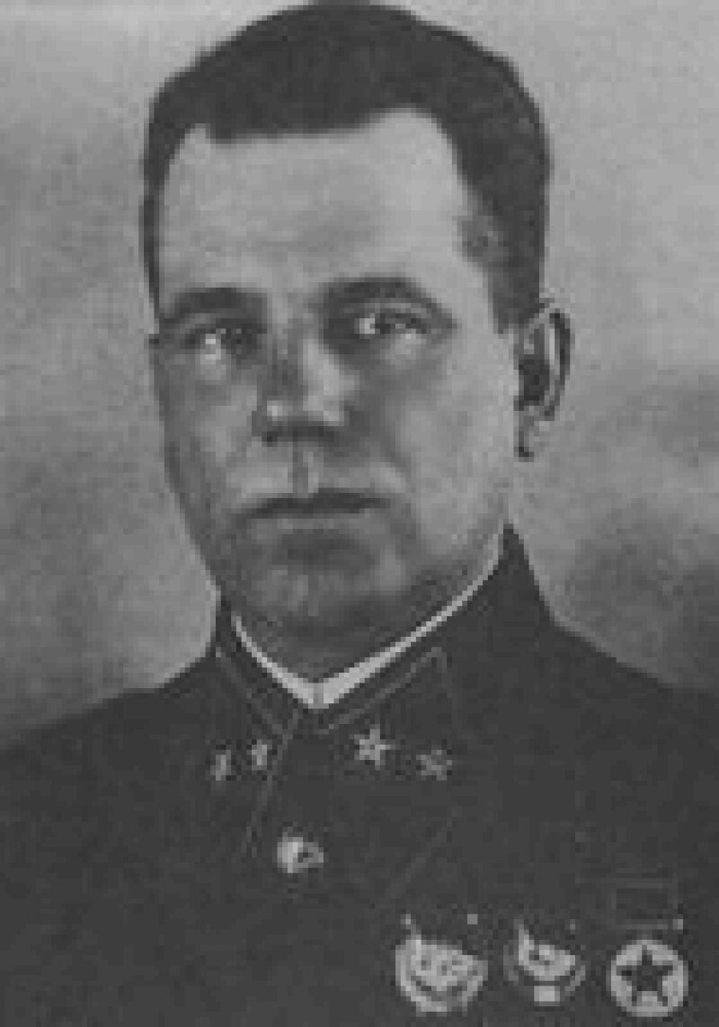 генерал-майор С. И. Огурцов, летом 1941-го попал в плен, бежал, погиб в бою.