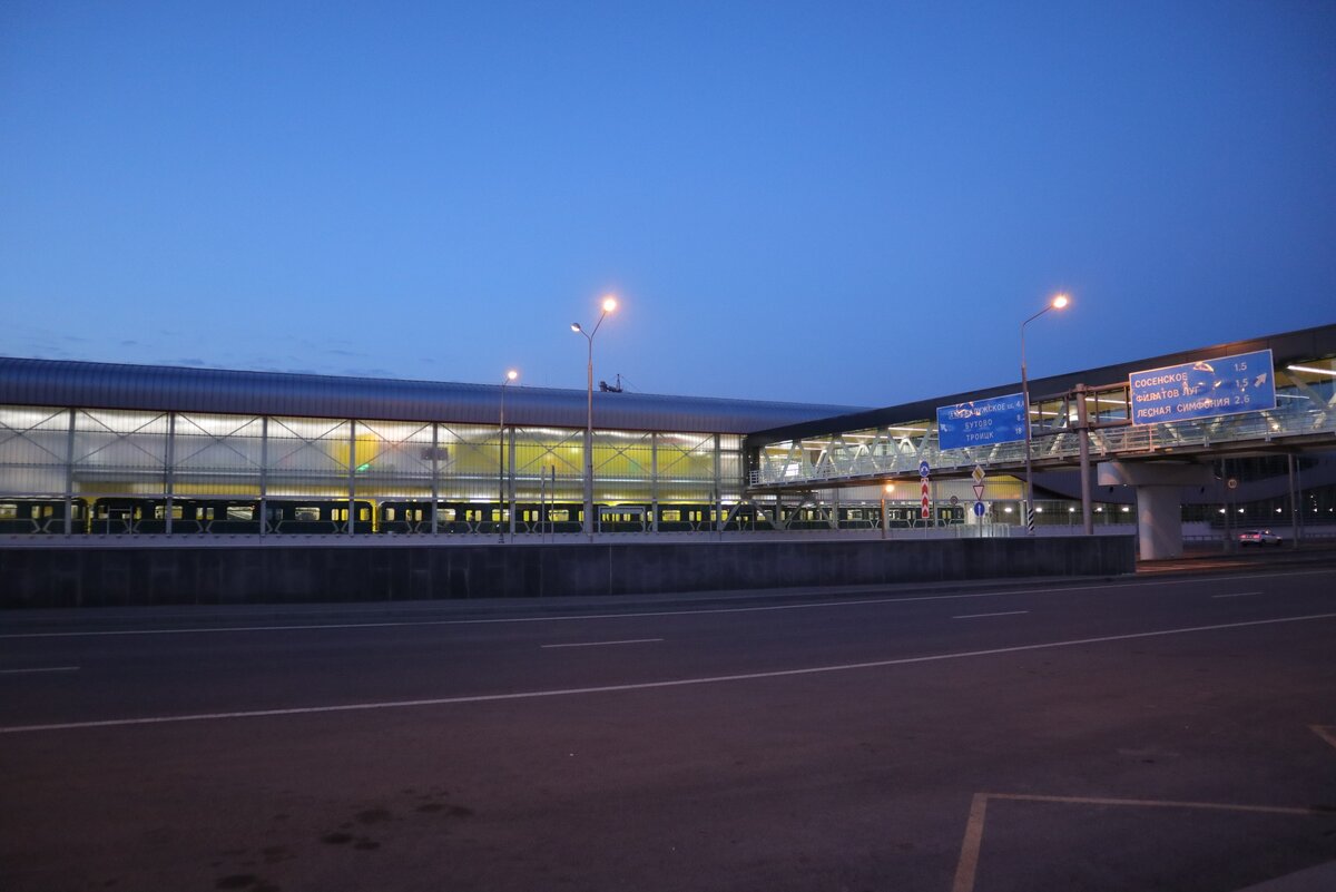 Участок впечатляет - совершенно альтернативная реальность: сплошные леса кругом, трассы, развязки...

