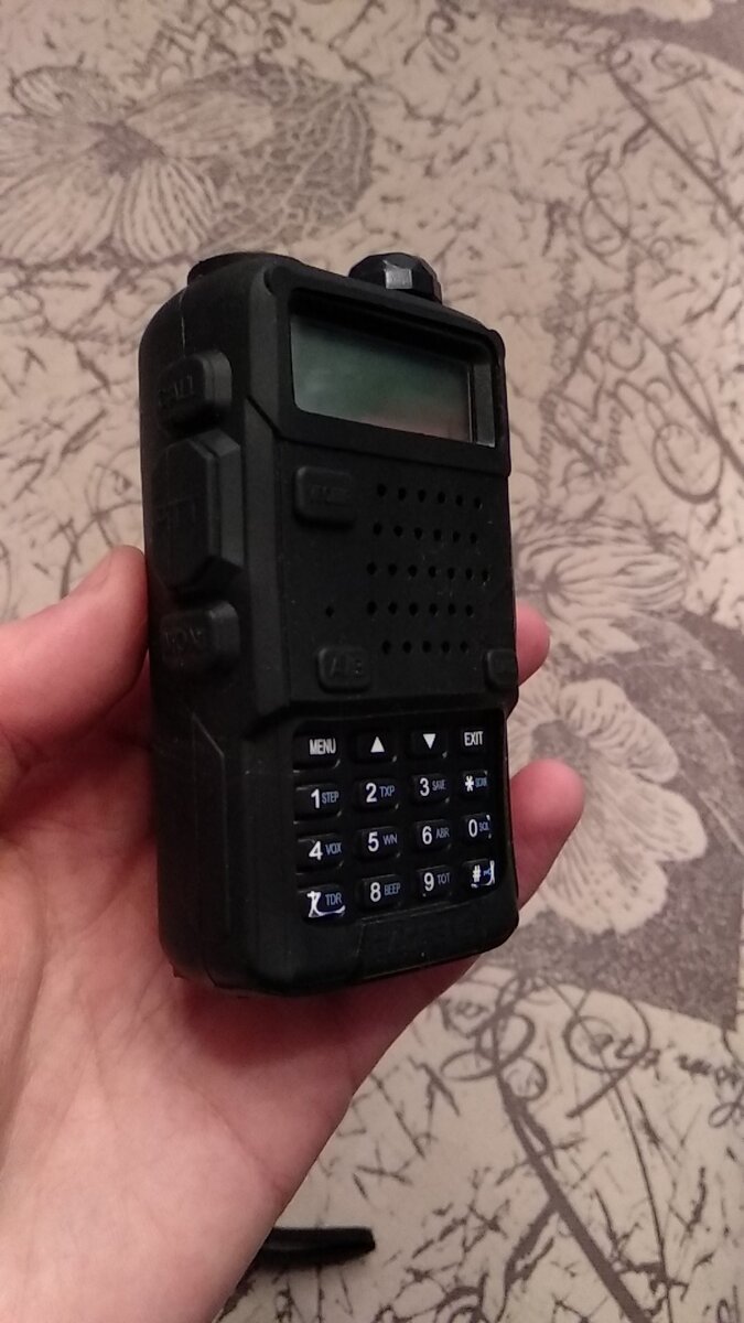 Baofeng UV-5R в резиновом чехле (заказаны на Aliexpress)