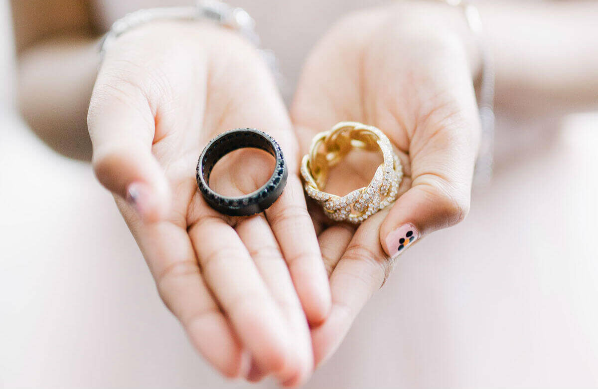 Poor girl ate wedding ring на русском. Свадебные кольца. Необычные Свадебные кольца. Необычные обручальные кольца. Необычные кольца на свадьбу.