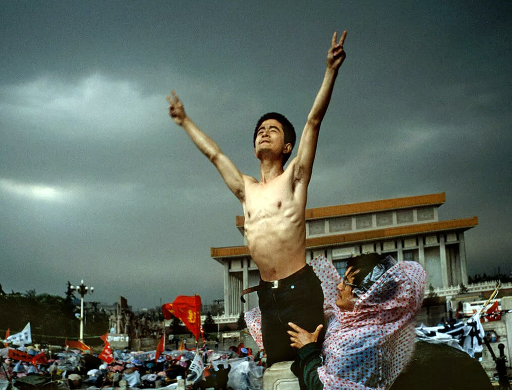 Тяньаньмэнь 1989. Майдан - это слабое отражение тех событий, не более. Только результат получился гораздо хуже...