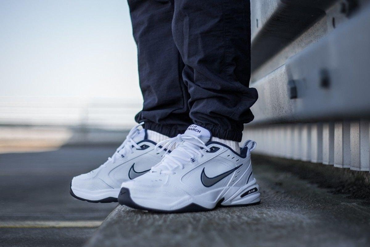 Nike Air Monarch можно найти в магазинах за 2-4 тысячи рублей
