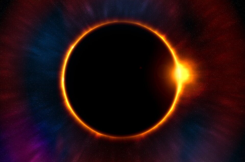 https://cdn.pixabay.com/photo/2016/07/02/12/21/eclipse-1492818_960_720.jpg