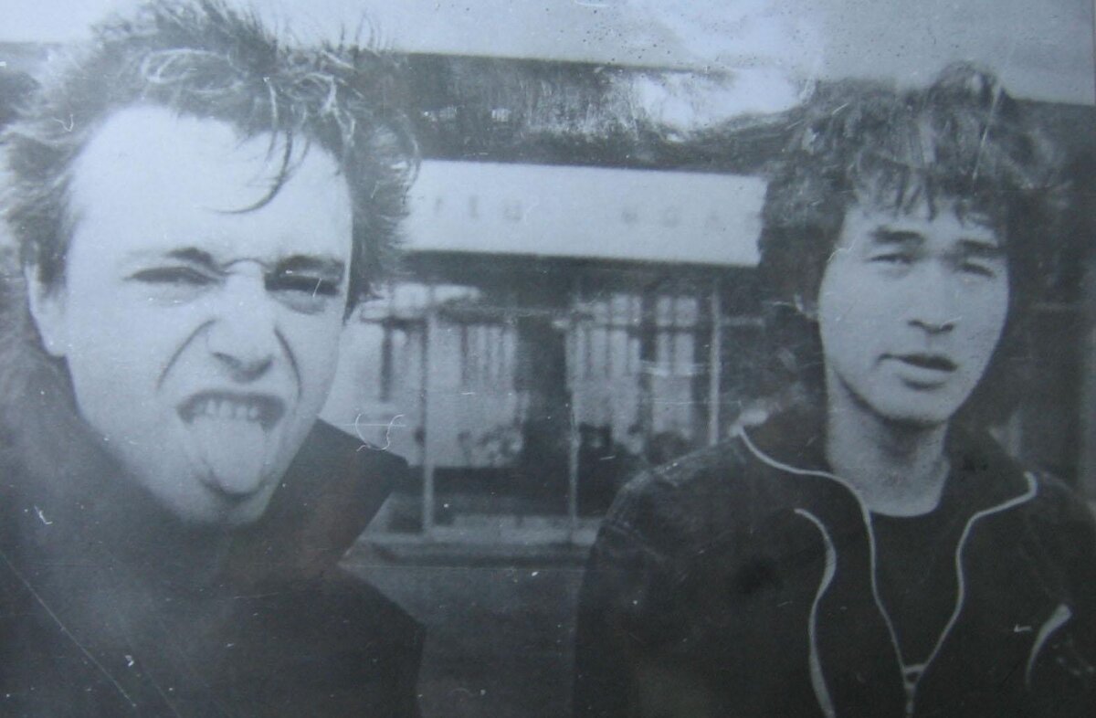 Константин Кинчев и Виктор Цой. фото из архива Ленинградского рок клуба