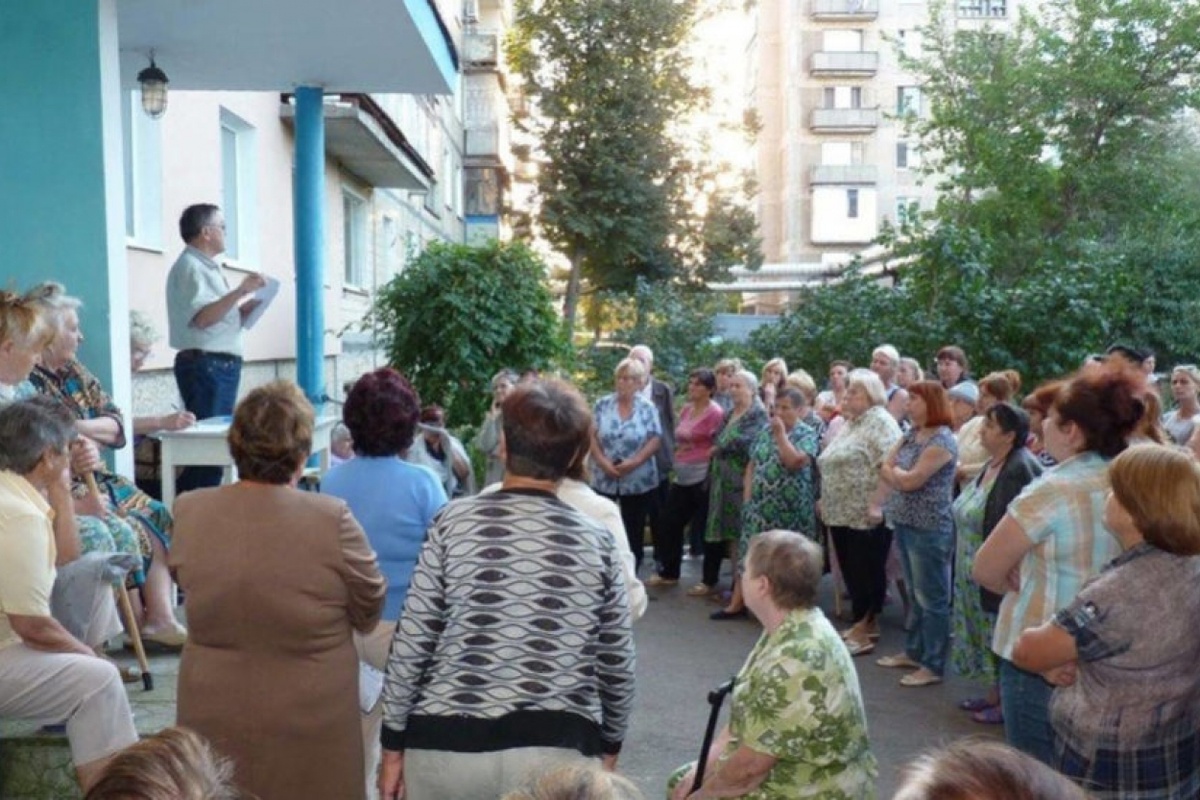 Собрание дома.