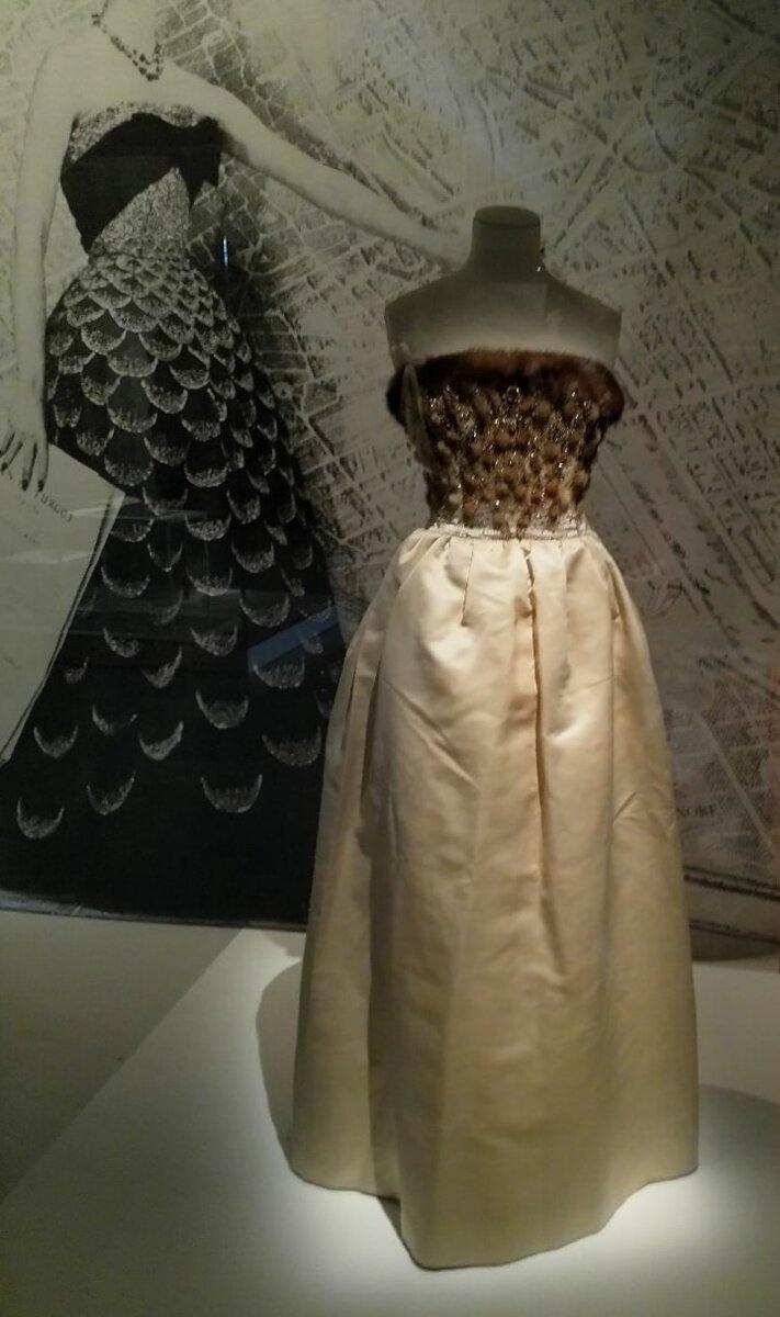 Из экспонатов выставки Harper's Bazaar, Premier Magazine De Mode