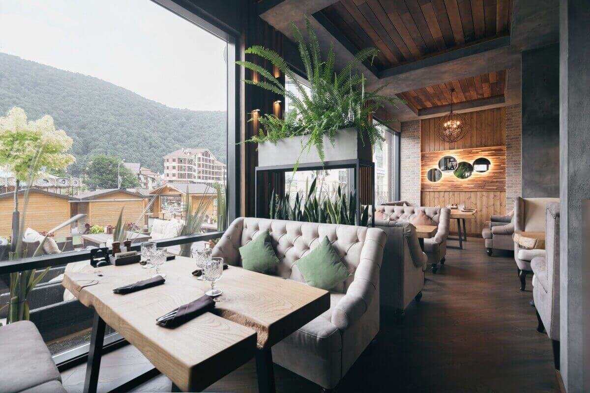 Диваны Мюнхен в ресторане на Красной Поляне