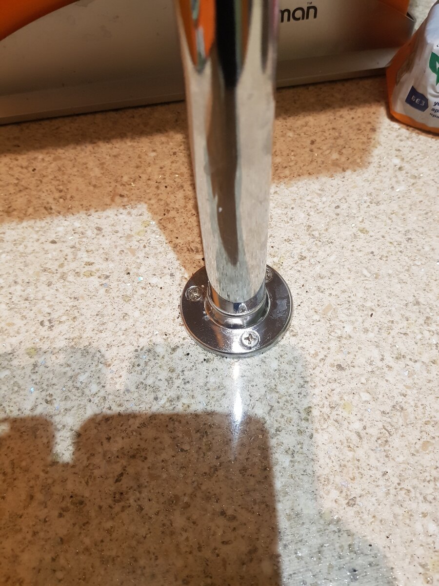 Крепим к столешнице