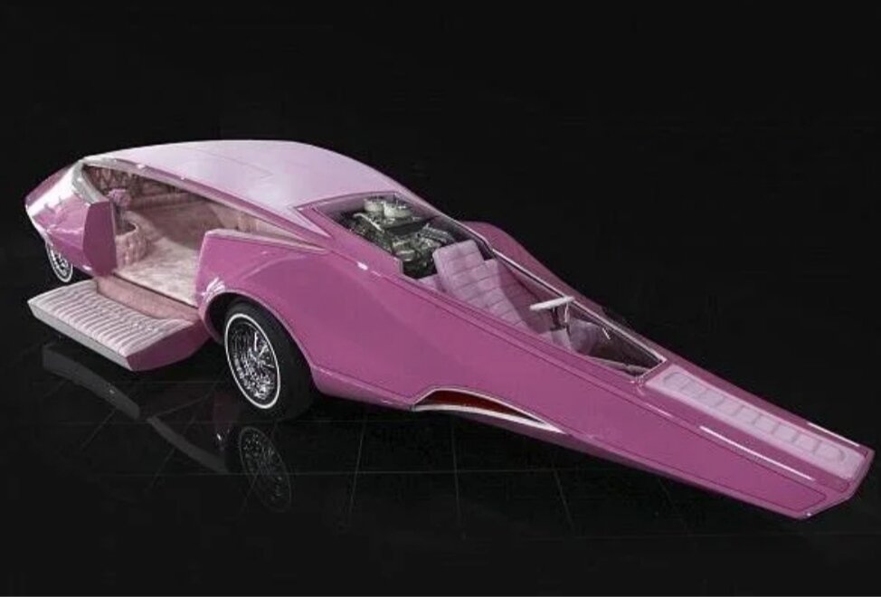 Panthermobile-этот удивительный автомобиль с передней частью как клюв утки был спроектирован и воплощён в жизнь в 1969 году Джеем Орбергом  для съёмок в сериале. А ведь представьте, это чудо всё ещё на ходу. 