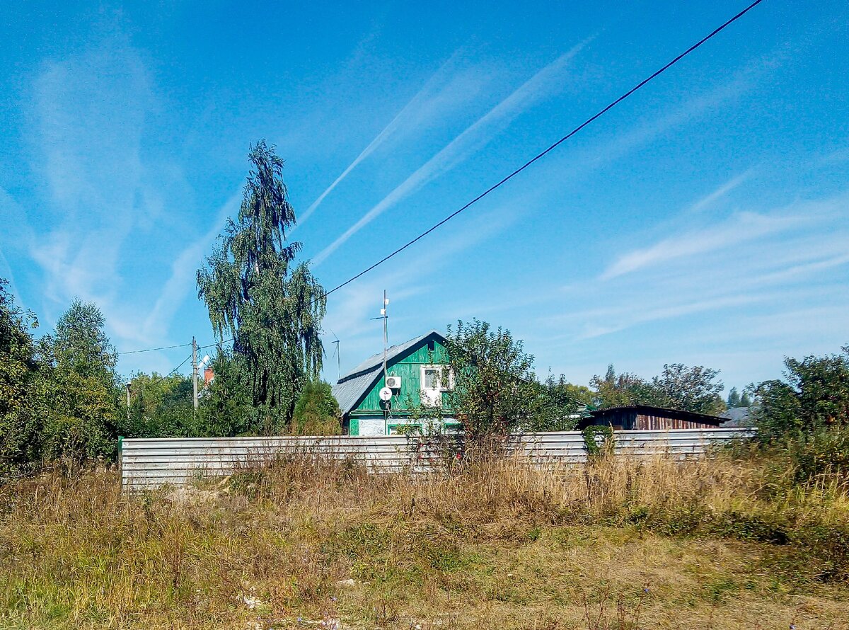 Приехали в деревню Писаревку, но не встретили там ни одного жителя, почти  все дома были огорожены высокими заборами | Прекрасное рядом | Дзен