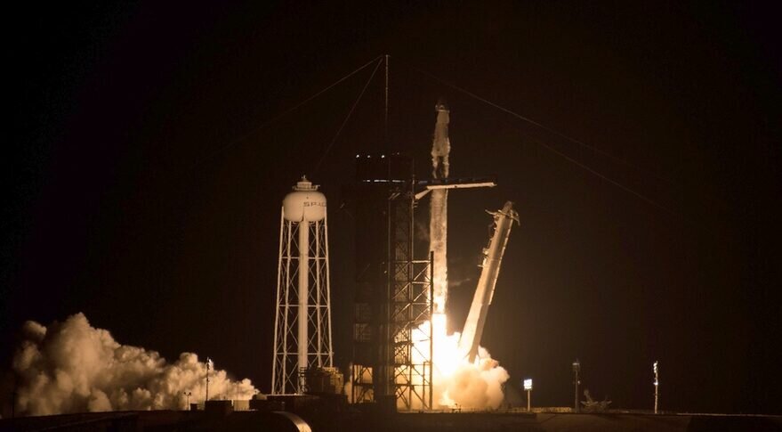 Ракета-носитель Falcon 9 компании SpaceX стартует 23 апреля на борту ракеты-носителя "Crew-2". Фото: NASA/Aubrey Gemignani 