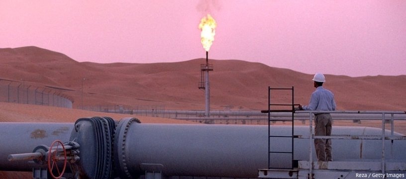 Королевство Саудовская Аравия получает 12,4% от суточной добычи нефти на планете. Исходя из того, что страна «сидит» на нефтяном троне с запасом в 297 млрд баррелей, её положение на ближайшие десятилетия не вызывает сомнений. 
Правда, корону мирового первенства энергетической отрасли в 2019 году отобрали США. Америка набрала серьёзный темп в производстве биотоплива и природного газа, но это не помогает ей обогнать Саудовскую Аравию по уровню доказанных запасов.