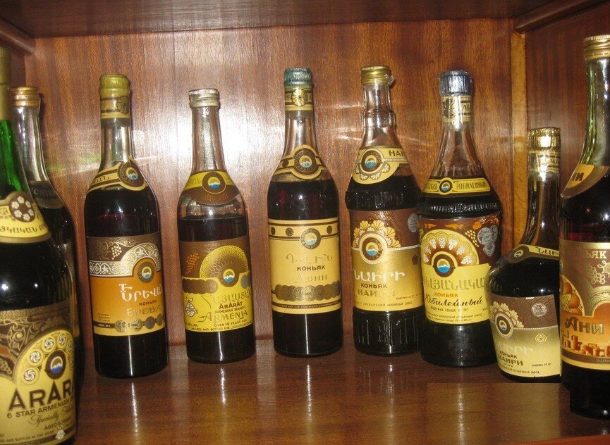 Те, кто говорит, что алкоголь в СССР был в дефиците, скорее всего, застал время сухого закона Горбачева.-5