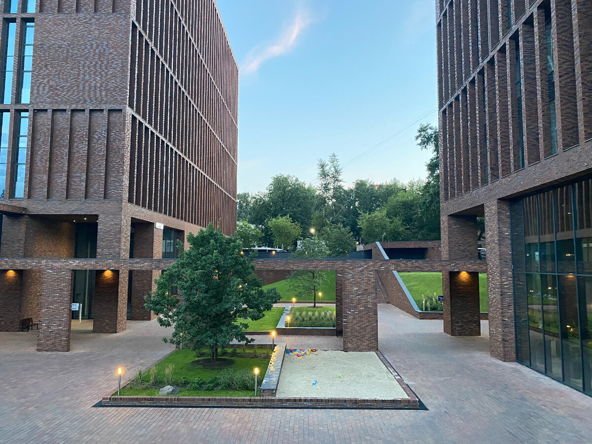 ЖК Egodom. Здесь я бы сама с удовольствием сняла квартиру. Если, конечно, арендодатель платит налоги :)