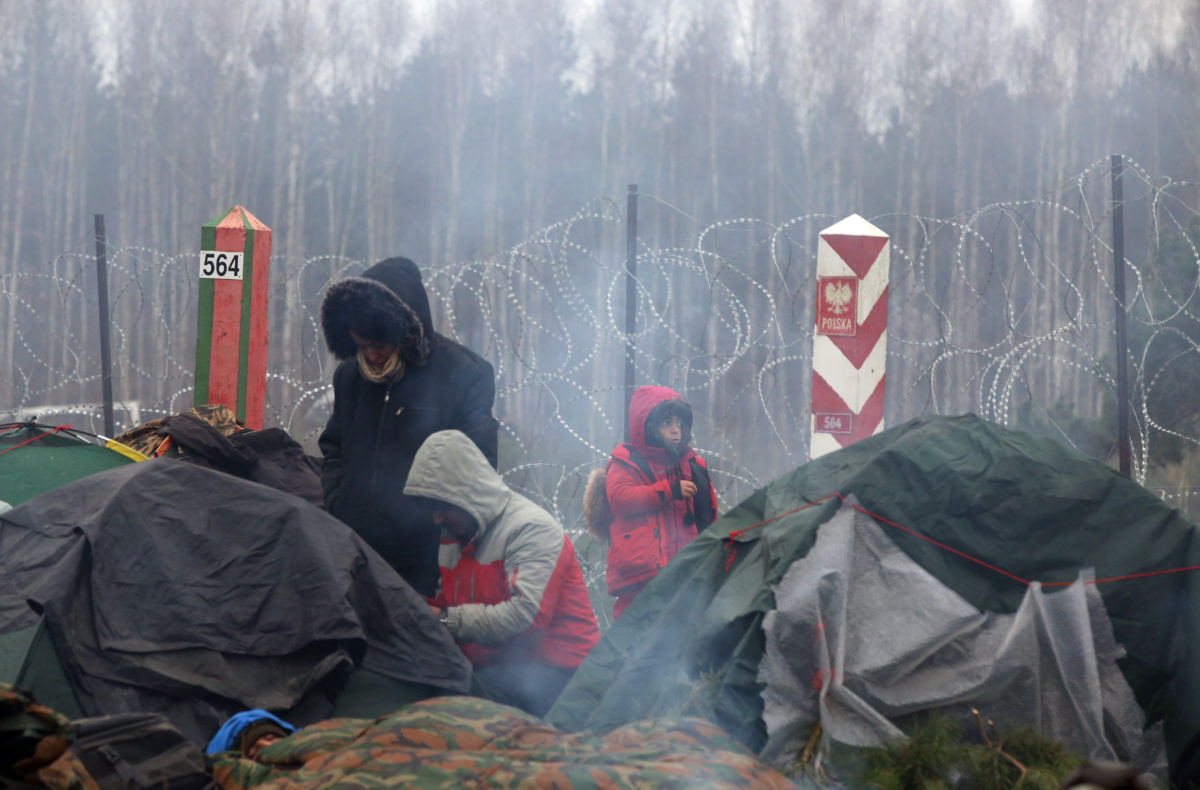 Граница польши и белоруссии последние. Белорусско-польская граница. Мигранты на границе. Миграционный кризис на границе Белоруссии. Мигранты на польской границе