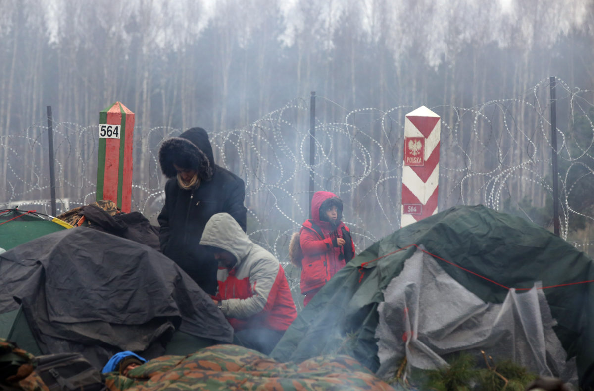 Граница польши и белоруссии последние новости. Белорусско-польская граница. Мигранты на границе. Миграционный кризис на границе Белоруссии. Мигранты на польской границе.