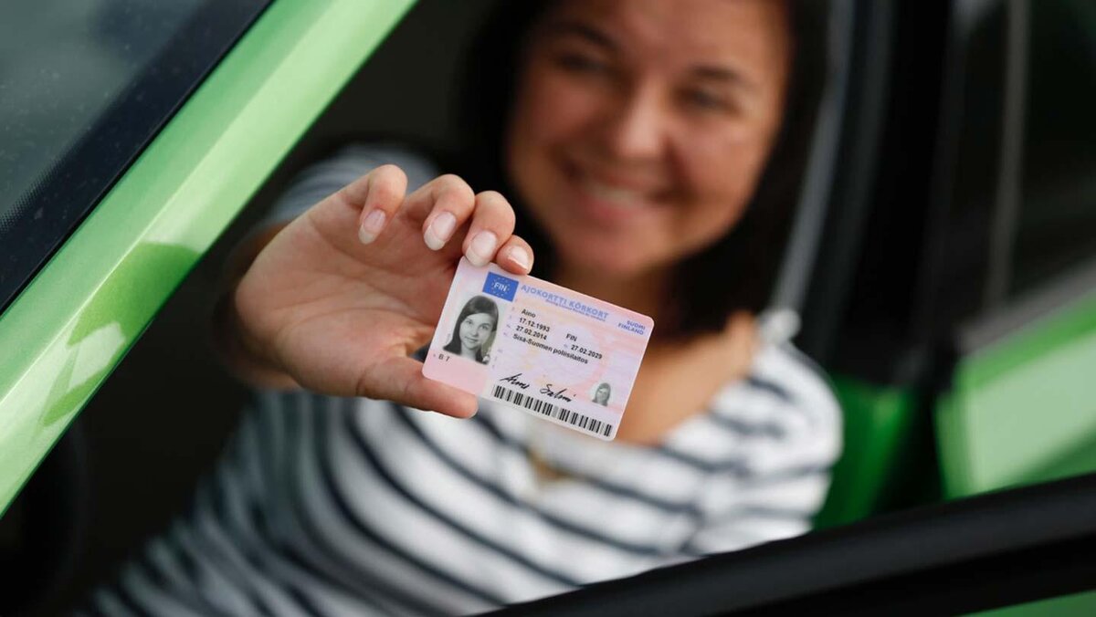 Источник фото: https://moottori.fi/liikenne/jutut/ajokortin-suorittaminen-muuttuu-heinakuussa-huomioi-tutkintorakenne/