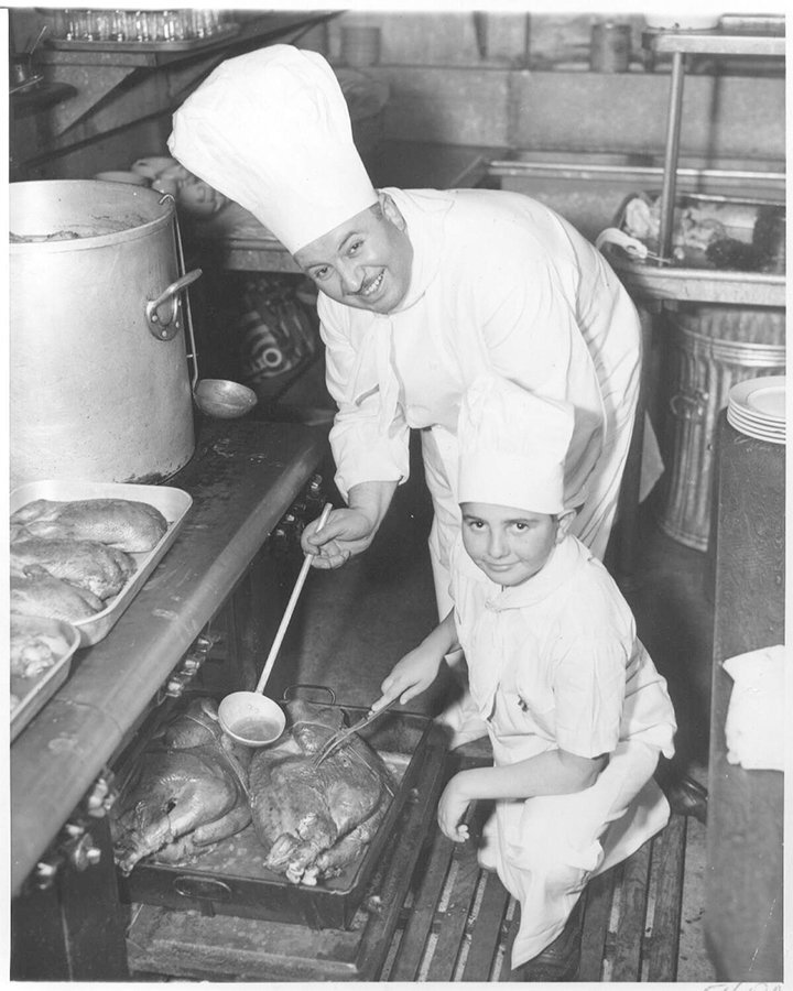 Джордж Мардикян всегда готовил в поварском колпаке. Фото: San Francisco Chronicle / SFGATE