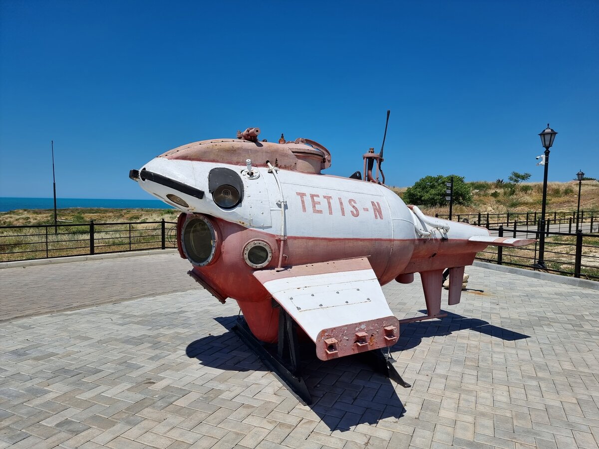 Первый экспонат по пути к музею