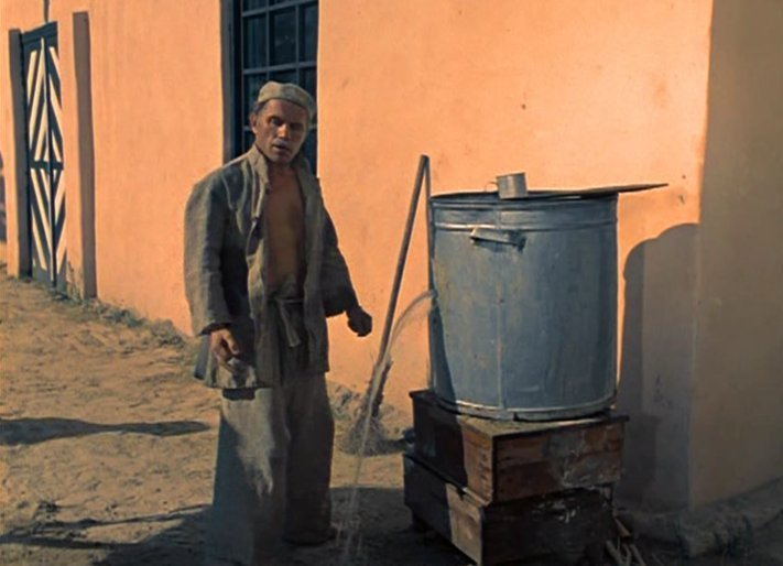 Здесь Сан Саныч проткнул бочку пальцем