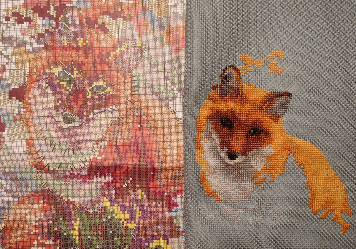 В основном предстоит вышить крестики в две нити из двух разных цветов. Их я вышиваю очень аккуратно, стараюсь чтобы более светлая нить всегда была выше тëмной. И естественно чтобы они ложились рядом друг с другом, без перекрещиваний и наложений. Поэтому не уверена, что получится осуществить мой план, но будем стараться =) 