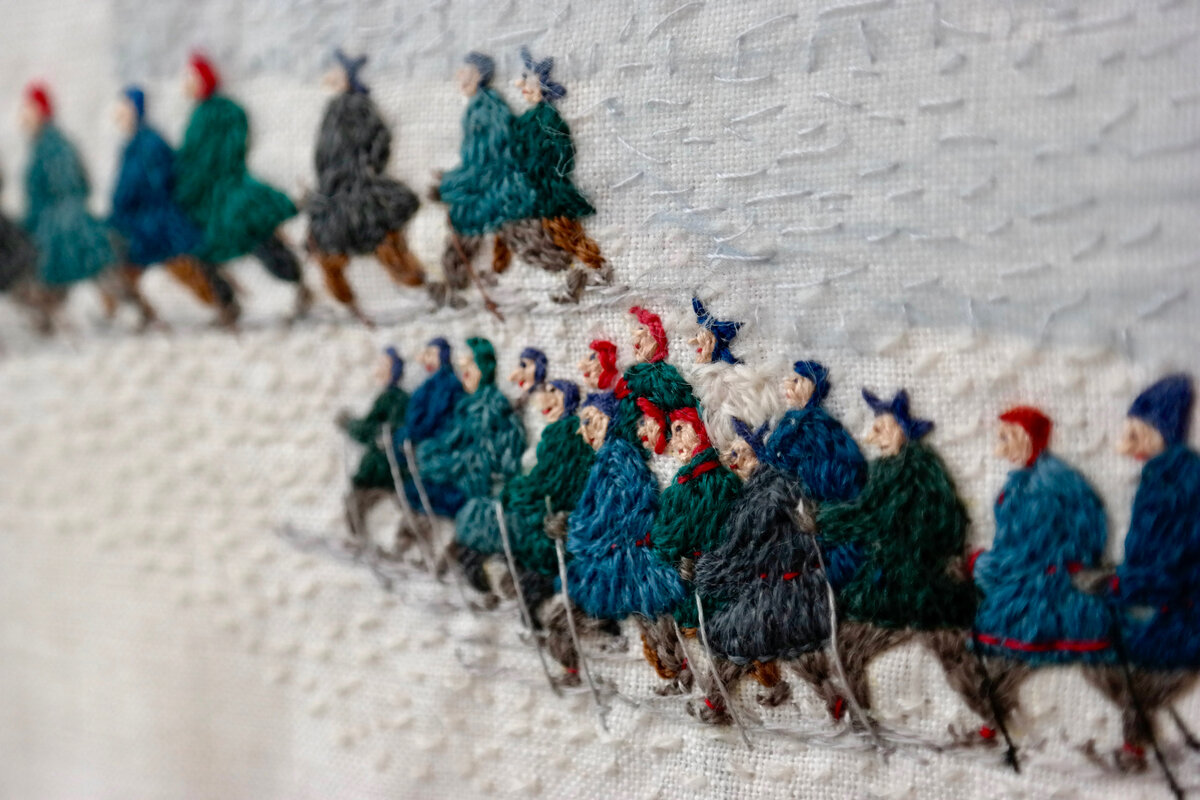 Фрагмент работы «История»(Historia), 2003–07, вышивка, печать, аппликация, шерсть, лен. Автор: Jürgen Krug, flickr.com