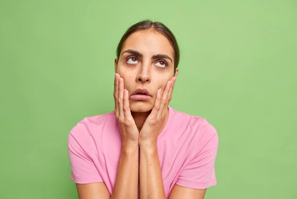 На людях Ульяна кажется сдержанной, но это лишь притворство. Фото © Freepik