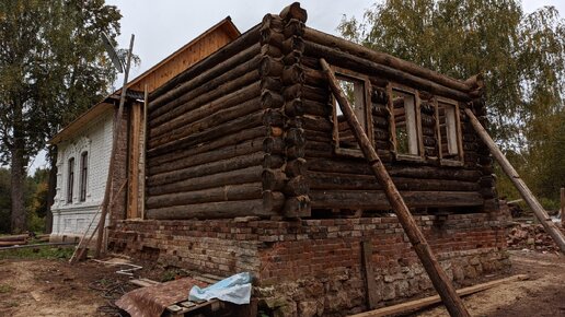 Дом прадеда стал полукаменным. Собрали стены новой пристройки